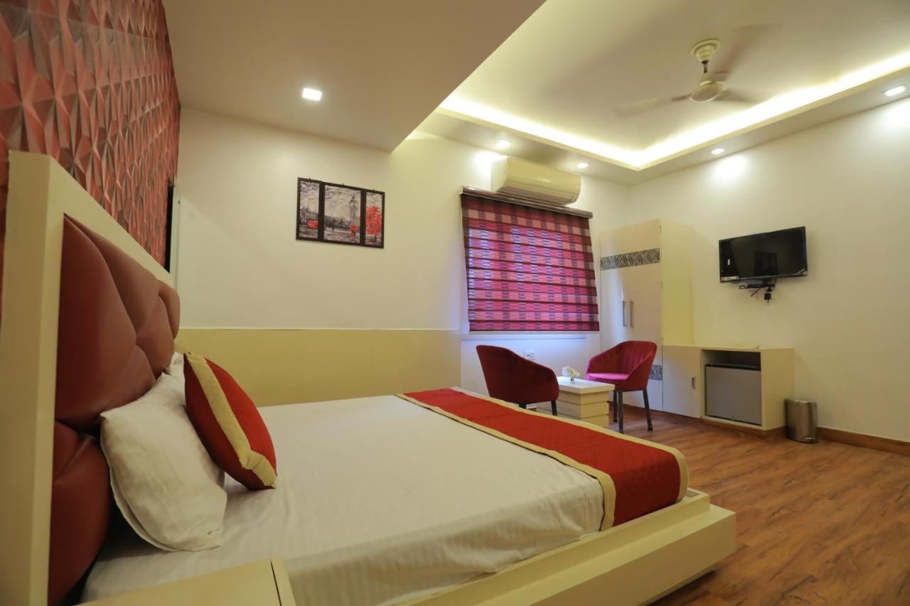 Hotel Sahib'S Red Carpet - The Family & Corporate Hotel Agra  Exterior photo