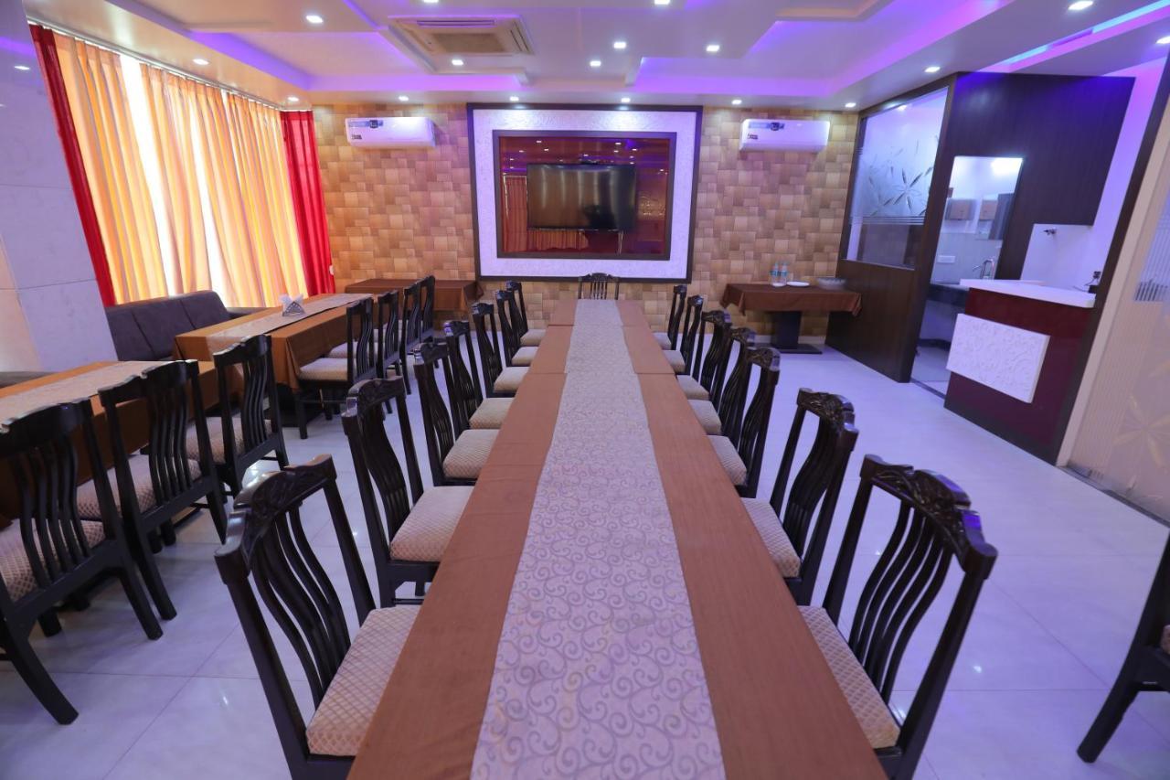 Hotel Sahib'S Red Carpet - The Family & Corporate Hotel Agra  Exterior photo