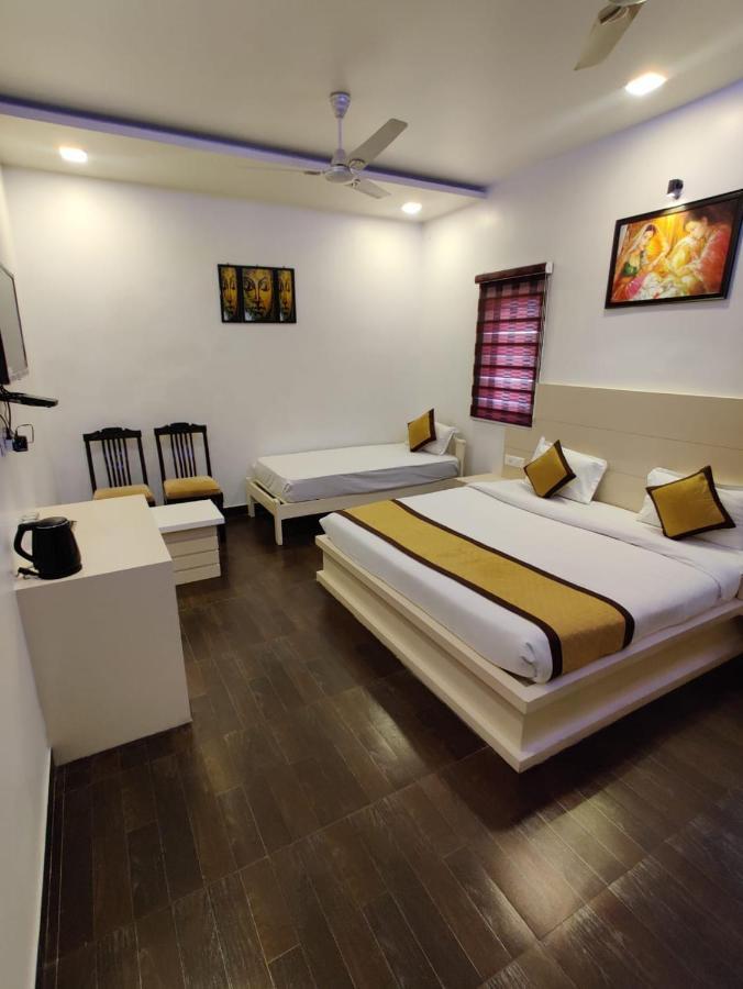 Hotel Sahib'S Red Carpet - The Family & Corporate Hotel Agra  Exterior photo