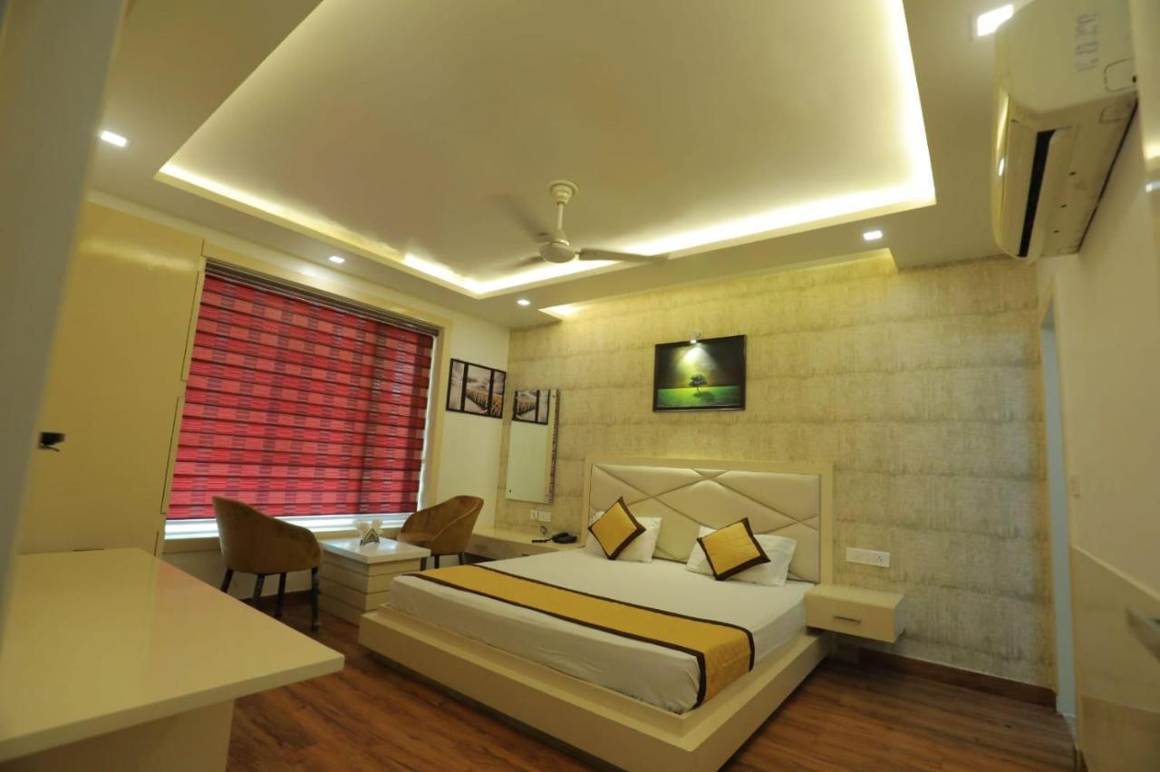 Hotel Sahib'S Red Carpet - The Family & Corporate Hotel Agra  Exterior photo